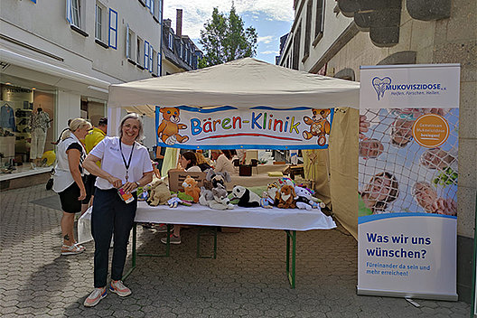 Die Bärenklinik zog viele kleine Besucher an, die ihre Kuscheltiere untersuchen lassen wollten. 