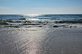 Meer auf Amrum. Der Mukoviszidose e.V. finanziert Aufenthalte auf der Insel Amrum für Menschen mit Mukoviszidose. 