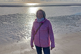 Simona Köhler (im Bild am Strand), Jahrgang 1967, berichtet auf unserem Blog über das Leben mit Mukoviszidose