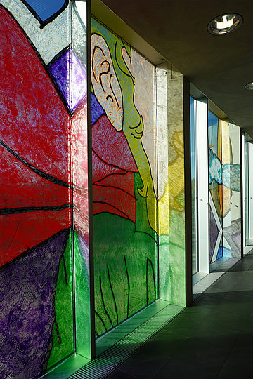 Innenansicht „Oh Caspar! You must be some kind of superstar“, 2024, WindowColor auf PVC-Folie, 55-teilig, Maße variabel | www.paulinestopp.de, Fotografin © Pauline Stopp