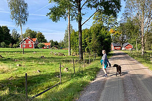 Julia mit ihrer Hündin in Schweden Julia mit ihrer Hündin in Schweden