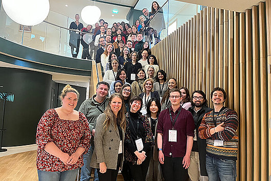 Gruppenfoto auf Treppe beim European CF Young Investigator Meeting