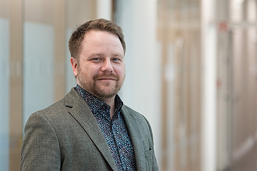 Prof. Dr. Daniel Lauster forscht zu neuen Mukolytika für die Mukoviszidose-Therapie. Foto: Marion Kuka, FU Berlin.