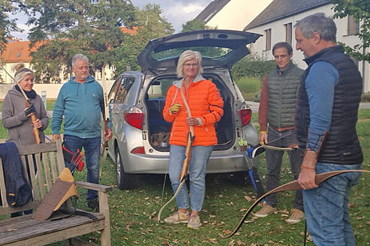 Ein Programmpunkt war das intuitive Bogenschießem Intuitives Bogenschießen beim Seminarwochenende der Regionalgruppe Unterfranken