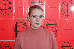 Porträt der Künstlerin Pauline Stopp. , www.paulinestopp.de, Fotografin © Pauline Stopp