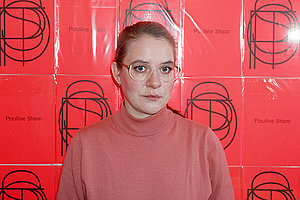 Porträt der Künstlerin Pauline Stopp. , www.paulinestopp.de, Fotografin © Pauline Stopp
