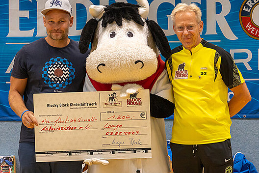 Scheckübergabe: 1.500 Euro gingen an die Regionalgruppe Rostock des Mukoviszidose e.V.