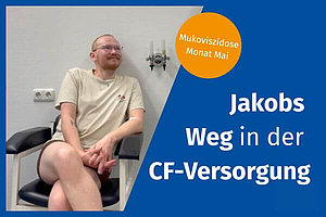 Zweigeteilstes Bild: links sitzt ein junger Mann im Wartezimmer auf einem Stuhl, rechts weiße Schrift auf blauem Untergrund: Jakobs Weg in die CF-Versorgung
