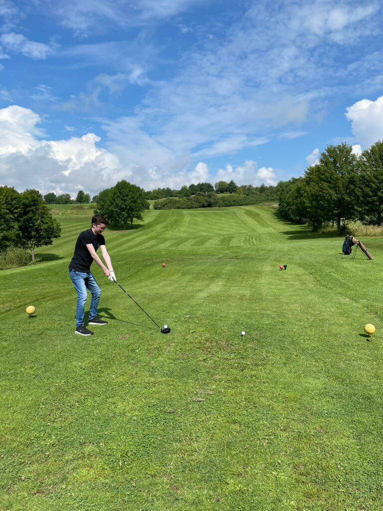 Das Golfen ist eines der neuen Hobbys, für die Niklas nach seiner Transplantation genug Kraft hat. Foto: Niklas Walter. 