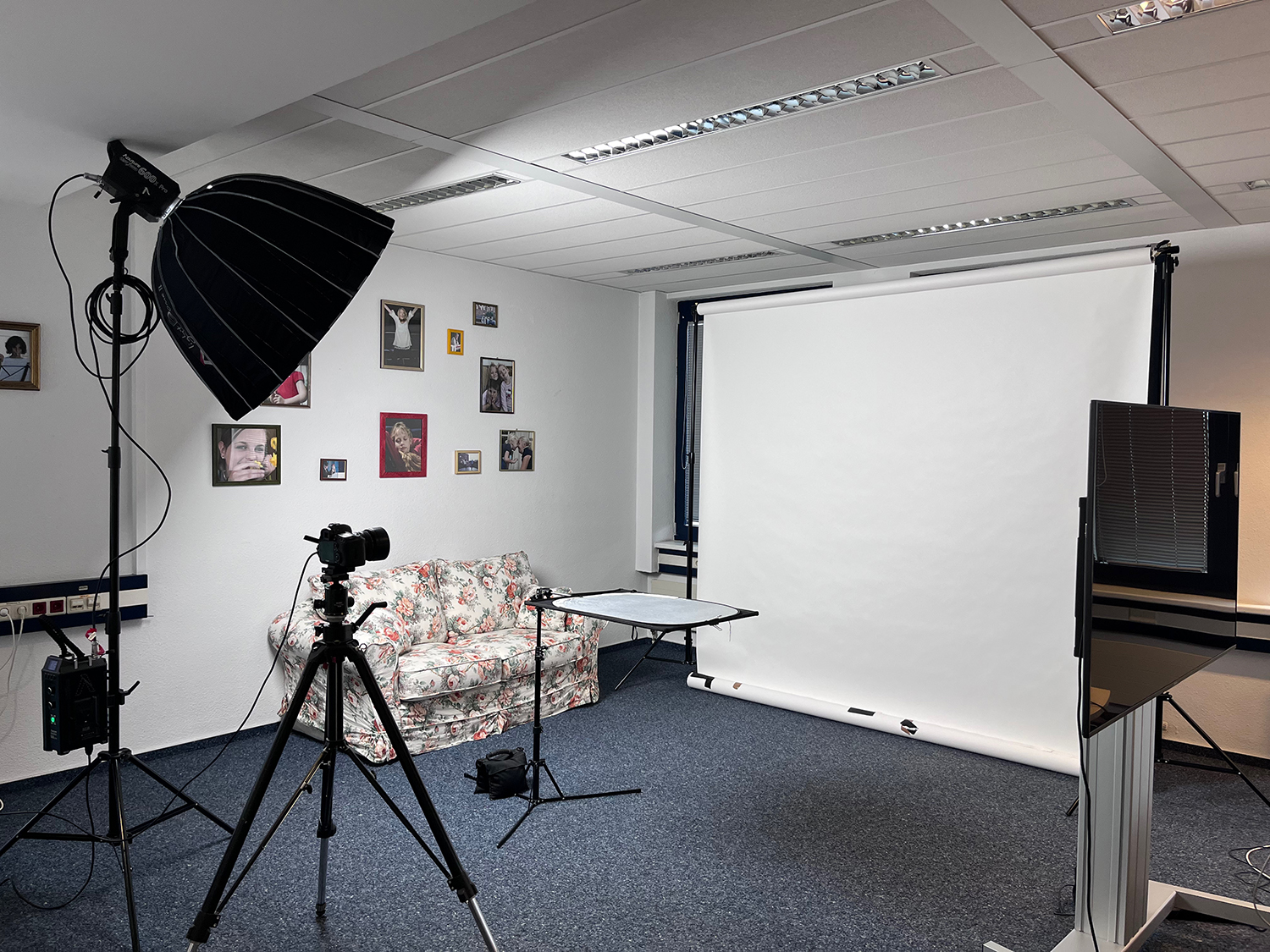 Professionelles Foto-Equipment in unserem Konferenzraum.