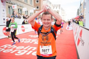Reiner Heske 48, läuft mit Spenderlunge beim Köln Marathon 2017