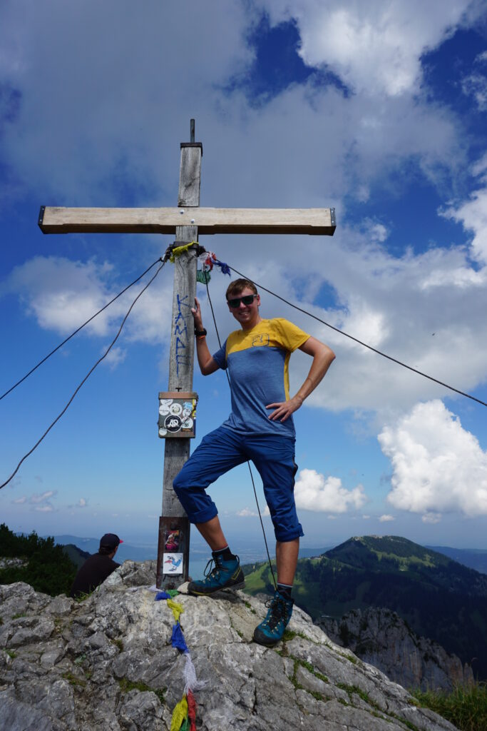 Richard hat ein weiteres Gipfelkreuz erreicht - einen so erfolgreichen Ausgang wünscht er auch für die 24h-CF-Lauf-Challenge! Foto: Mukoviszidose e.V.