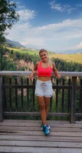 Carola in der Natur: Seit mehr als einem Jahr nimmt die Mukoviszidose-Betroffene jetzt Kaftrio. 