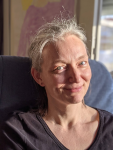 Melanie schreibt den Blog "Mikro-Schritte".