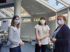 Außerhalb vom Platz wurde Maske getragen.