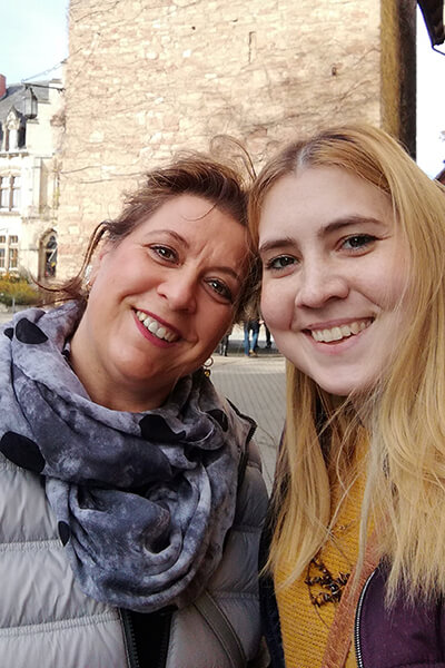 Julia mit ihrer Mutter