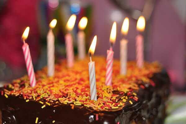 Geburtstagskuchen. Geburtstagskuchen. Wünschen Sie sich zum Geburtstag eine Spende für Projekte des Mukoviszidose e.V.