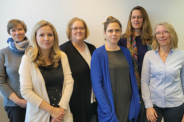 Beantworten die Anfragen der Anrufenden: Jutta Bend, Ann-Kathrin Weber, Nathalie Pichler, Janine Fink, Uta Düesberg und Barbara Senger