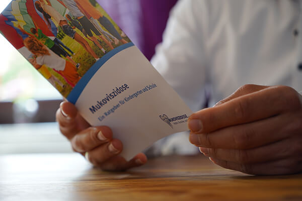 Broschüre "Mukoviszidose - Ursachen, Krankheitsbild und Therapie" Broschüre "Mukoviszidose - Ursachen, Krankheitsbild und Therapie"