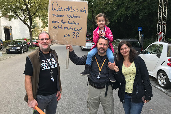 Demo 2018 in München: Eltern fürchten um die Versorgung ihrer Kinder Demo 2018 in München: Eltern fürchten um die Versorgung ihrer Kinder