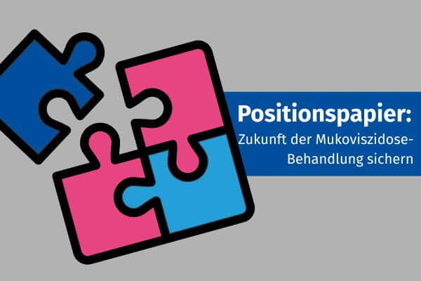 Grafik: Vier verschiedenfarbige Puzzleteile, dazu der Text "Positionspapier - Zukunft der Mukoviszidose-Behandlung sichern"